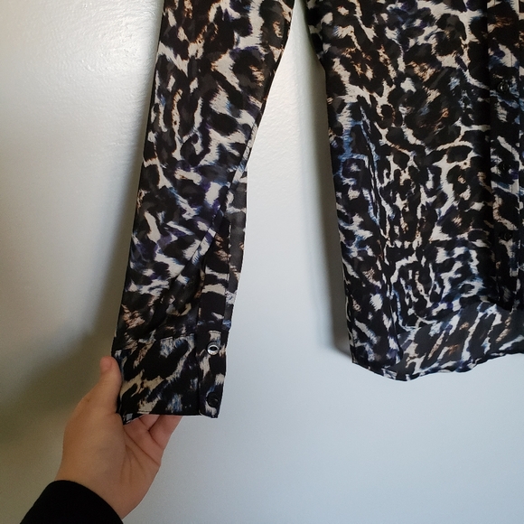 Guess Brown and Blue Leopard Blouse With Pockets Size Small - Picture 2 of 9